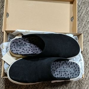 Born zen mules size 9